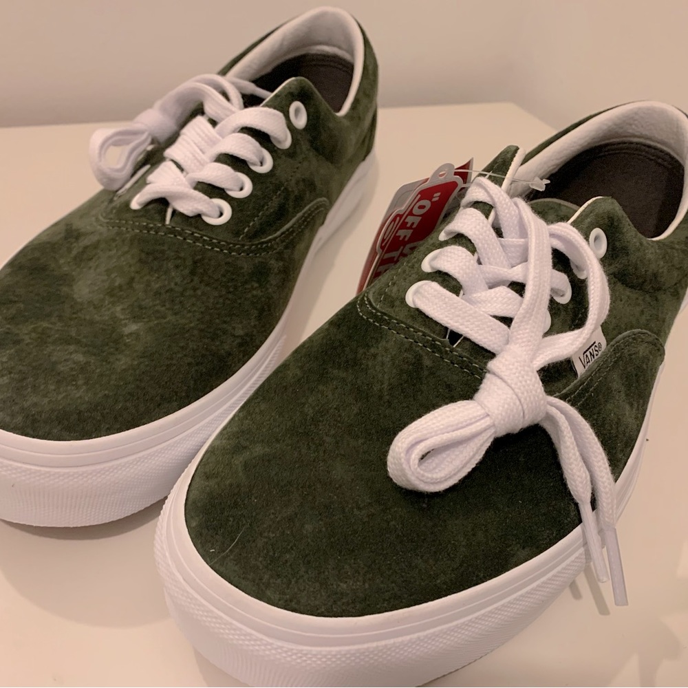 New VANS ERA in Pig Suede Grape Leaf (Army Military Green)